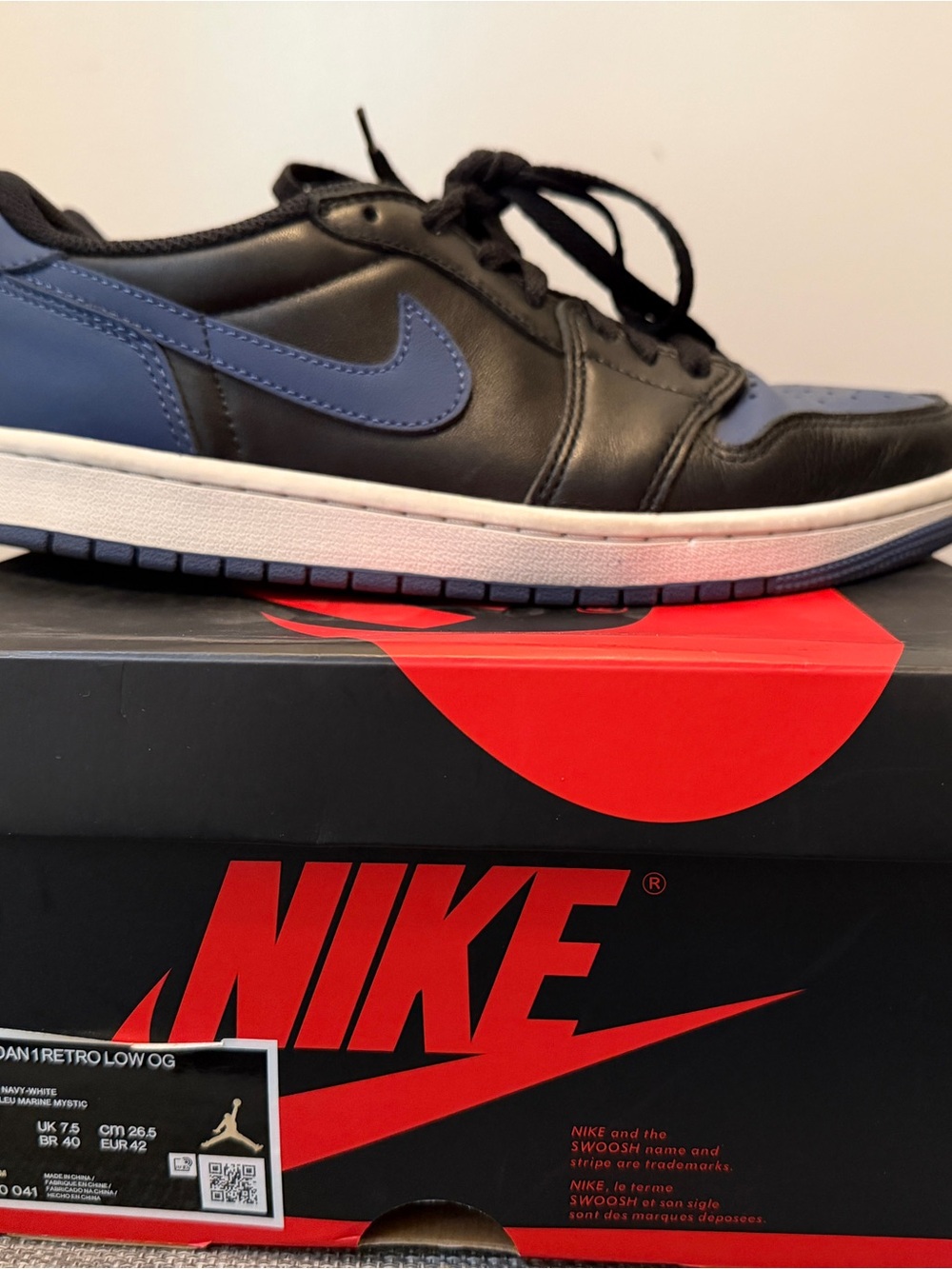 Nike Air Jordan 1 Low - Black & Dark Blue